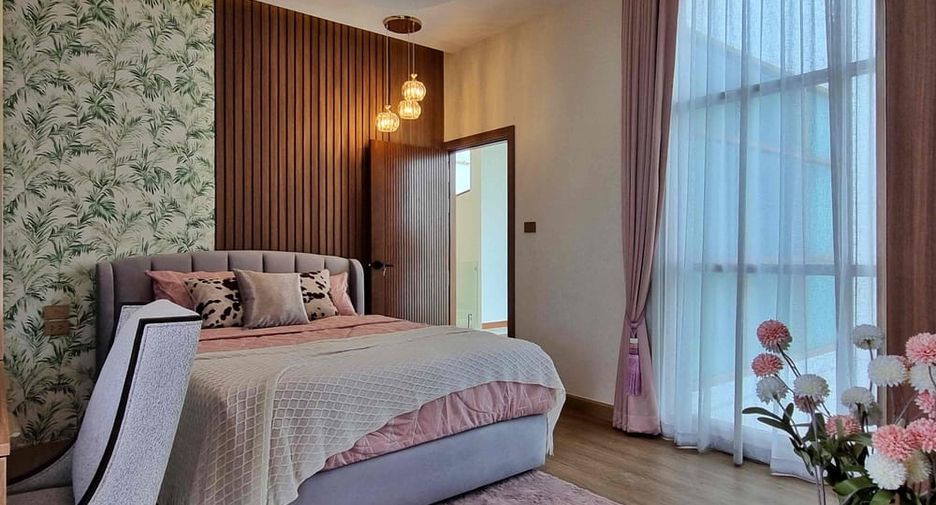 Villa en alquiler y en venta de 5 habitaciones en Bang Lamung, Chonburi
