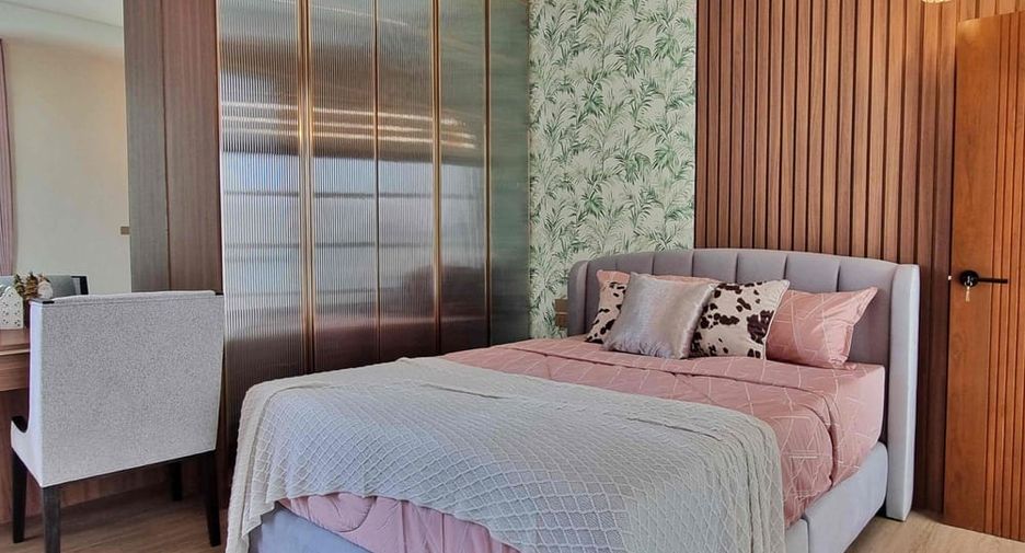 Villa en alquiler y en venta de 5 habitaciones en Bang Lamung, Chonburi