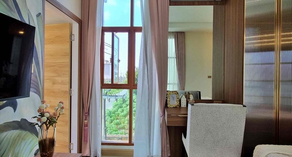 Villa en alquiler y en venta de 5 habitaciones en Bang Lamung, Chonburi
