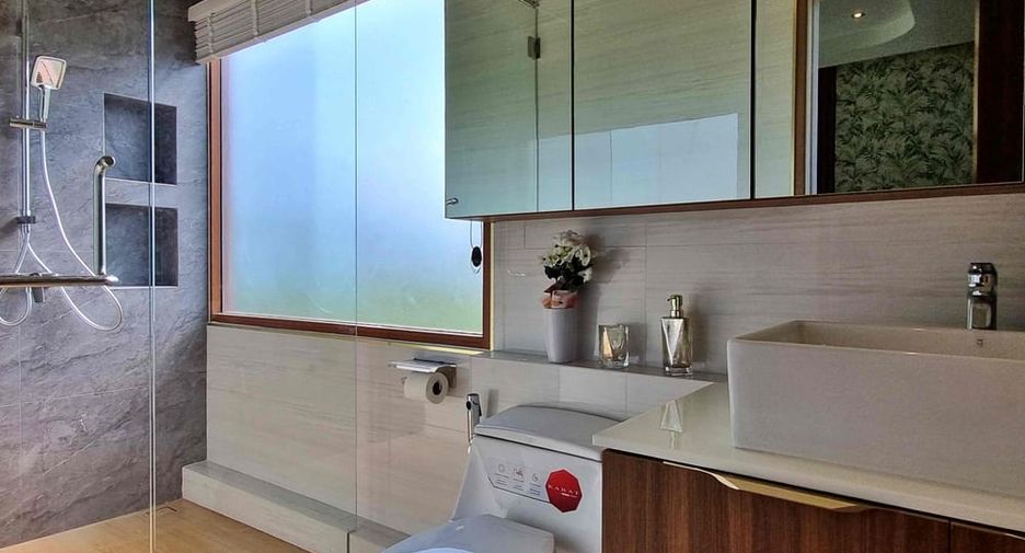 Villa en alquiler y en venta de 5 habitaciones en Bang Lamung, Chonburi
