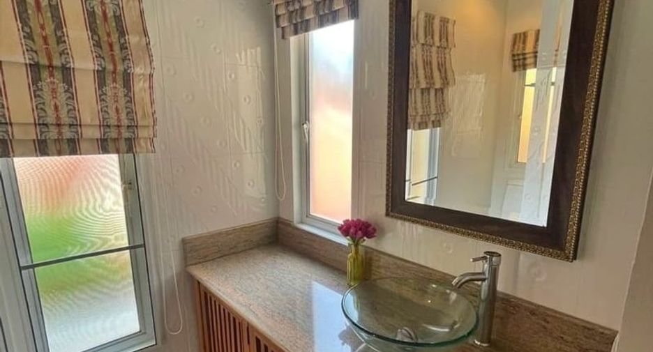 Villa en alquiler de 5 habitaciones en Bang Lamung, Chonburi