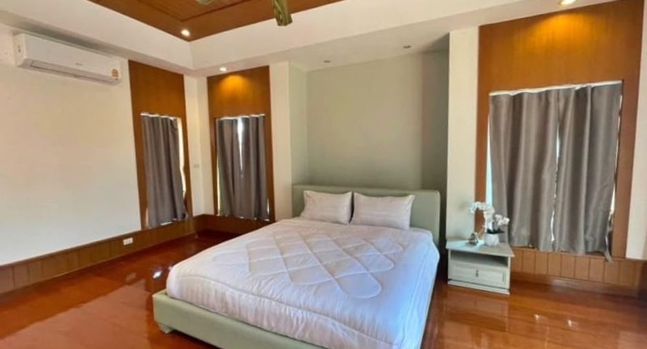Villa en alquiler de 5 habitaciones en Bang Lamung, Chonburi