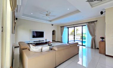 À louer et à vendre 4 chambres villa à Bang Lamung, Chonburi