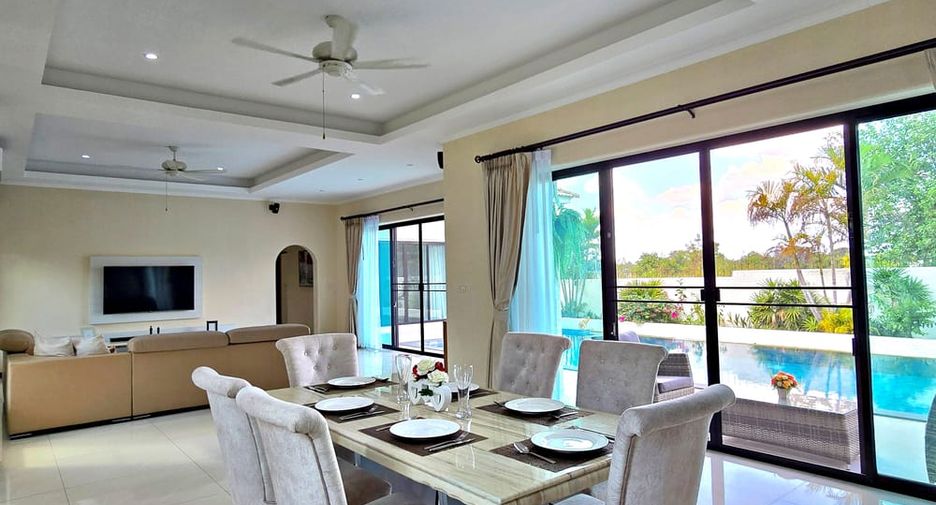 À louer et à vendre 4 chambres villa à Bang Lamung, Chonburi