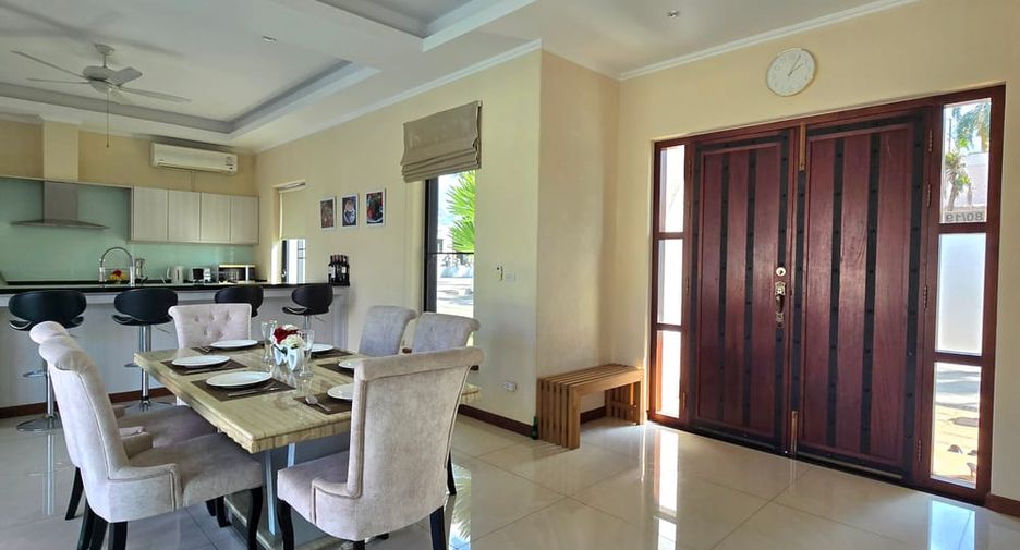 À louer et à vendre 4 chambres villa à Bang Lamung, Chonburi