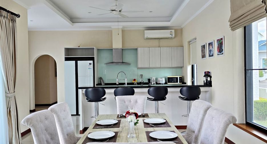 À louer et à vendre 4 chambres villa à Bang Lamung, Chonburi