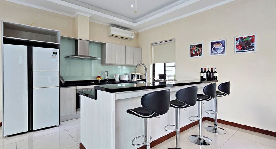 À louer et à vendre 4 chambres villa à Bang Lamung, Chonburi