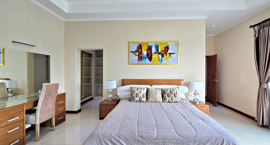 À louer et à vendre 4 chambres villa à Bang Lamung, Chonburi