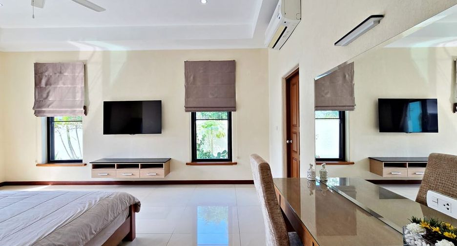 À louer et à vendre 4 chambres villa à Bang Lamung, Chonburi