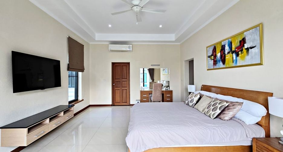À louer et à vendre 4 chambres villa à Bang Lamung, Chonburi