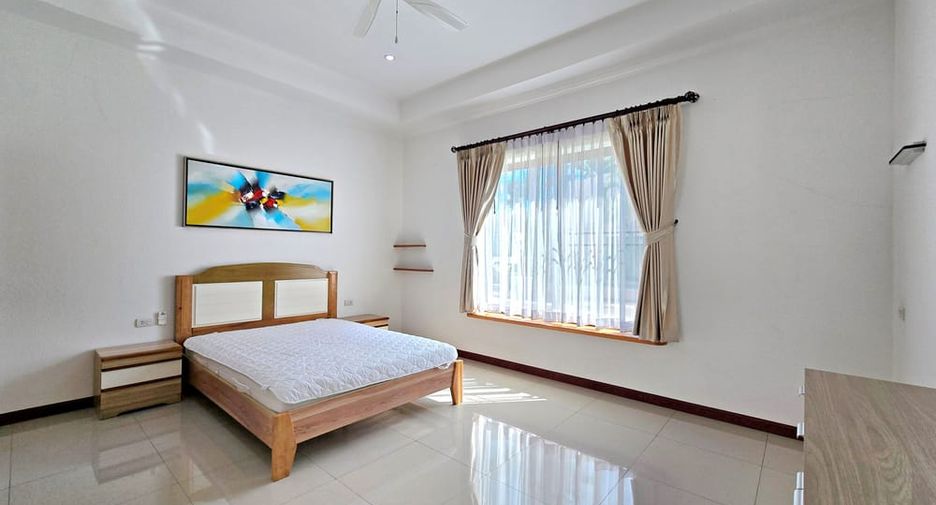À louer et à vendre 4 chambres villa à Bang Lamung, Chonburi