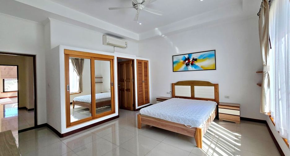 À louer et à vendre 4 chambres villa à Bang Lamung, Chonburi