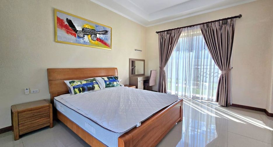 À louer et à vendre 4 chambres villa à Bang Lamung, Chonburi