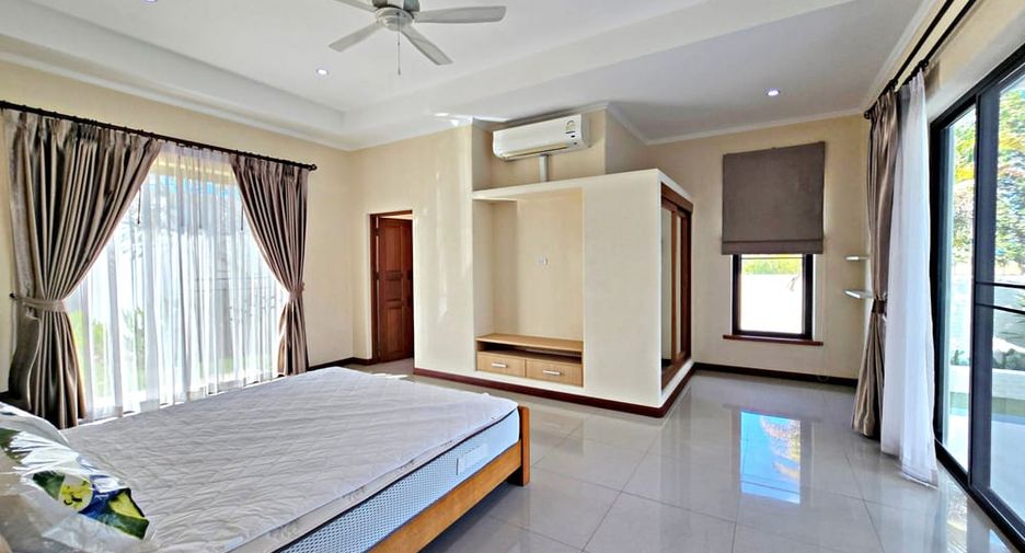 À louer et à vendre 4 chambres villa à Bang Lamung, Chonburi