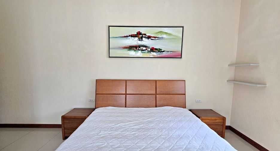 À louer et à vendre 4 chambres villa à Bang Lamung, Chonburi