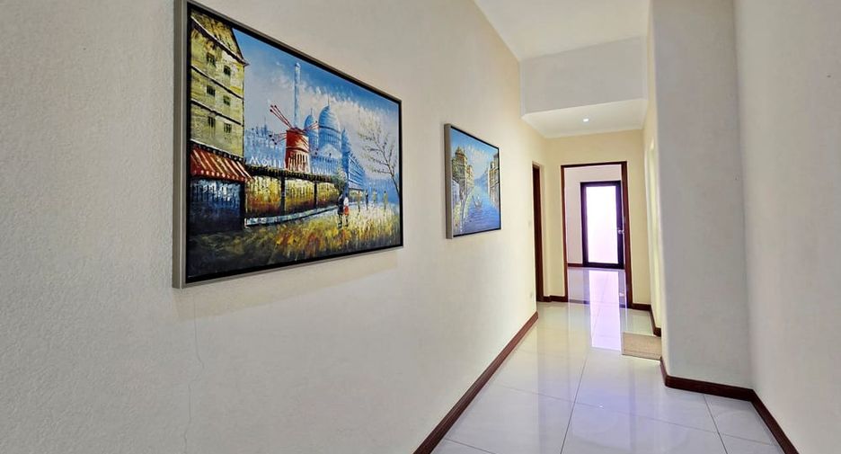 À louer et à vendre 4 chambres villa à Bang Lamung, Chonburi