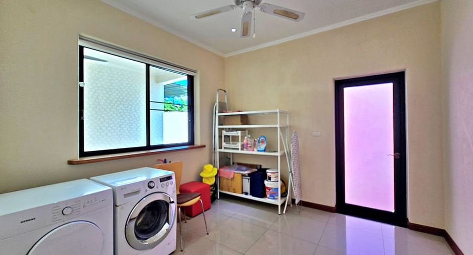 À louer et à vendre 4 chambres villa à Bang Lamung, Chonburi