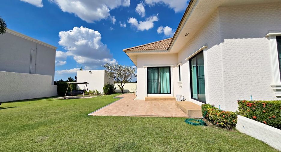 À louer et à vendre 4 chambres villa à Bang Lamung, Chonburi