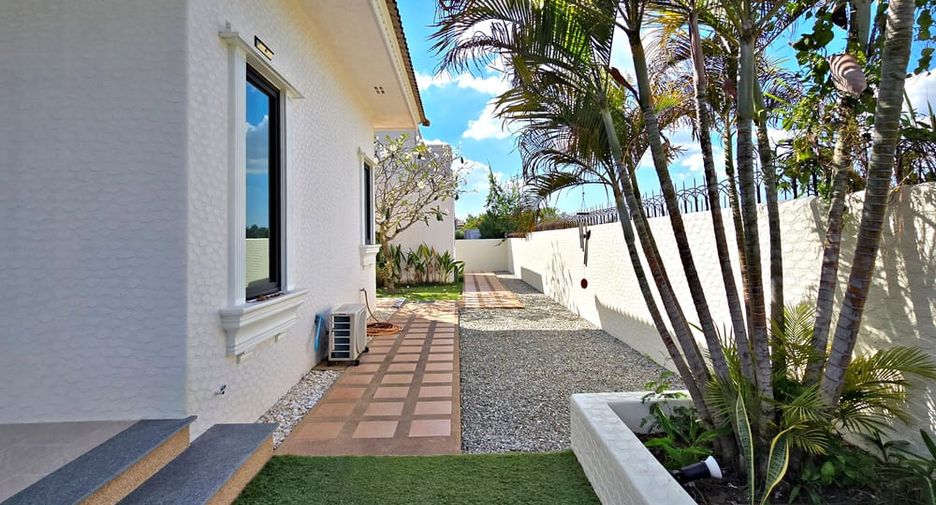 À louer et à vendre 4 chambres villa à Bang Lamung, Chonburi