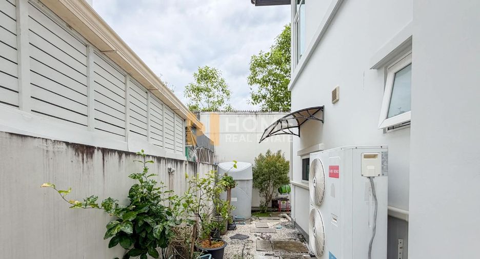 For sale 3 bedrooms house in Mueang Nonthaburi, Nonthaburi