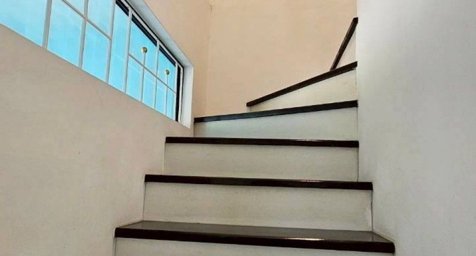 Casa adosada en venta de 3 habitaciones en Bang Khae, Bangkok