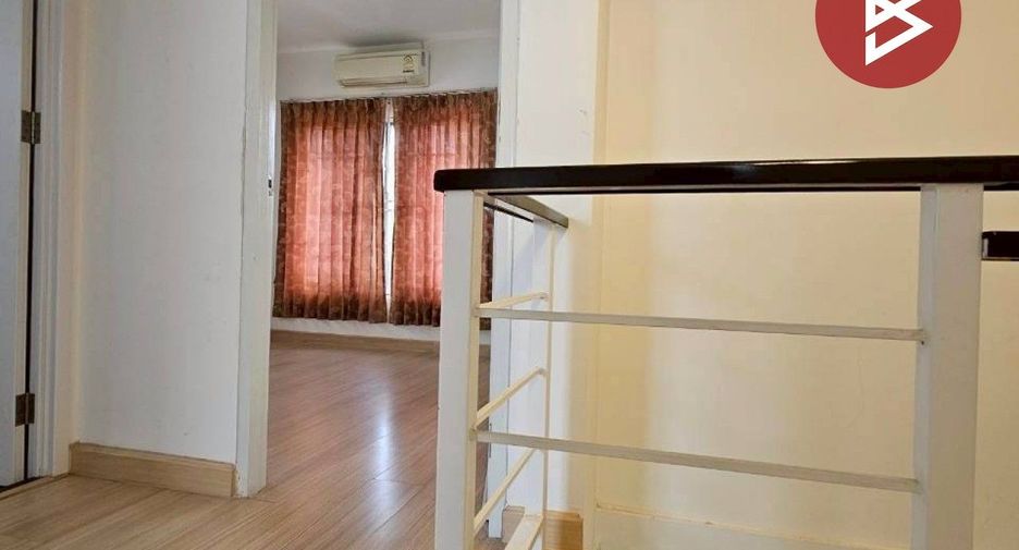 Casa adosada en venta de 3 habitaciones en Bang Khae, Bangkok