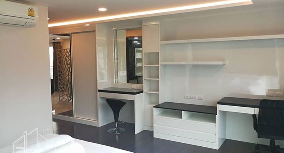 For rent 1 bed condo in Khlong Toei, Bangkok