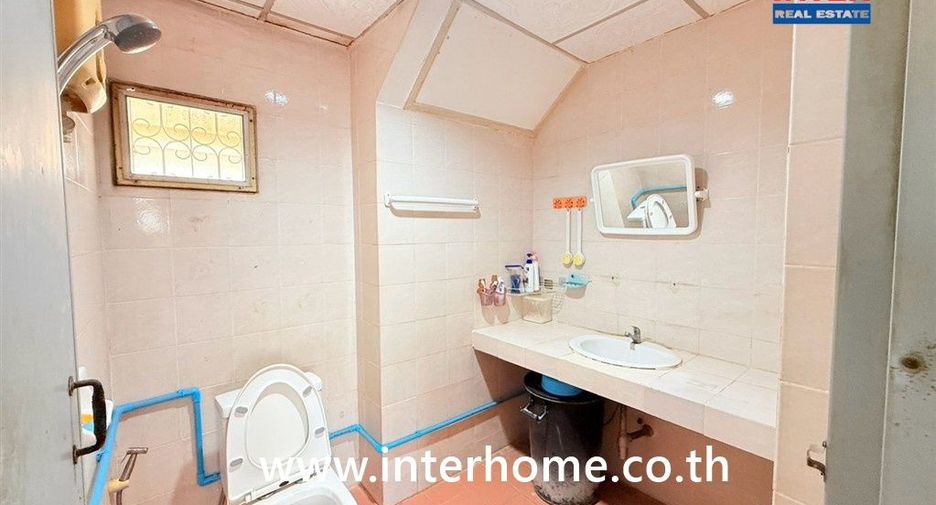 For sale 4 bedrooms house in Thawi Watthana, Bangkok