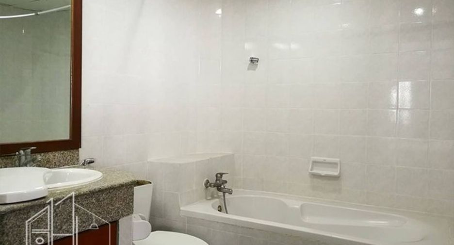 For rent 3 ベッドルーム apartment in Khlong Toei, Bangkok