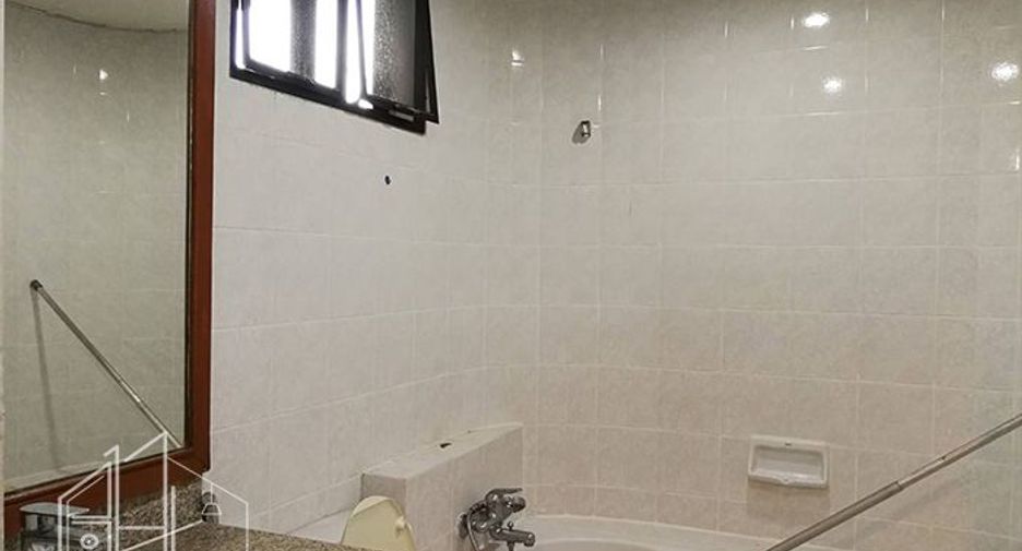 For rent 3 ベッドルーム apartment in Khlong Toei, Bangkok