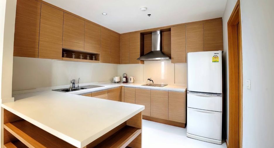 For rent 3 bedrooms condo in Khlong Toei, Bangkok