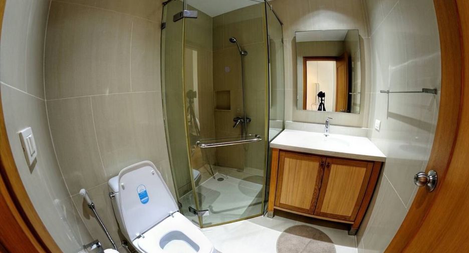 For rent 3 bedrooms condo in Khlong Toei, Bangkok