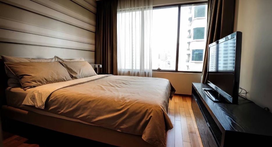 For rent 3 bedrooms condo in Khlong Toei, Bangkok