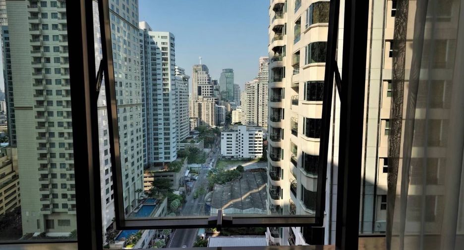 For rent 3 bedrooms condo in Khlong Toei, Bangkok