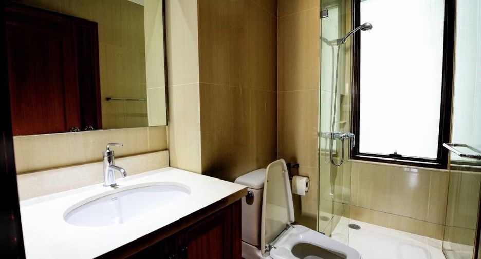 For rent 3 bedrooms condo in Khlong Toei, Bangkok