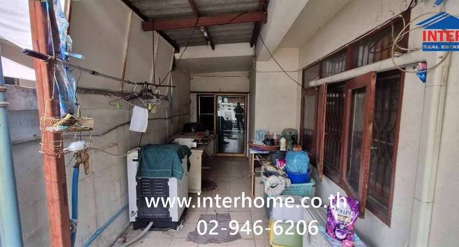 For sale 5 bedrooms house in Huai Khwang, Bangkok