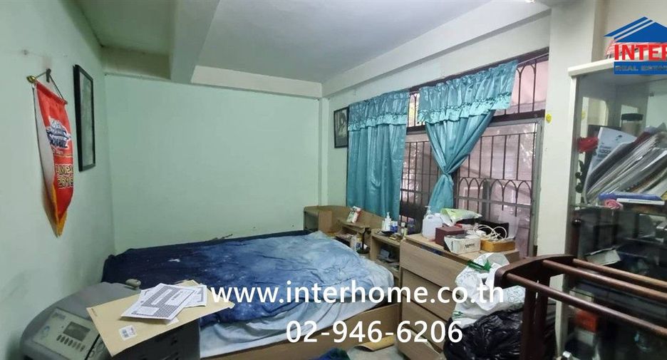 For sale 5 bedrooms house in Huai Khwang, Bangkok