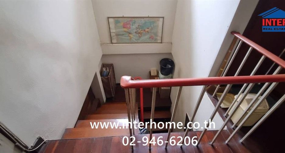 For sale 5 bedrooms house in Huai Khwang, Bangkok