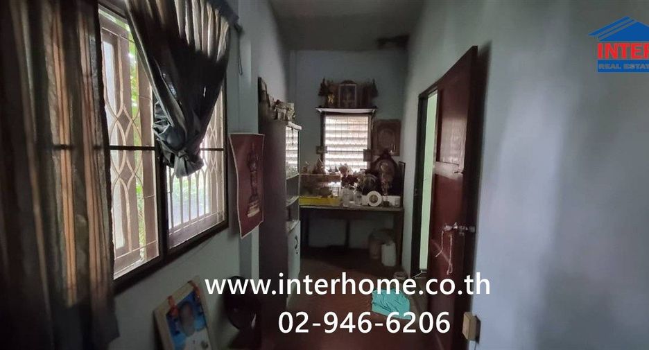 For sale 5 bedrooms house in Huai Khwang, Bangkok