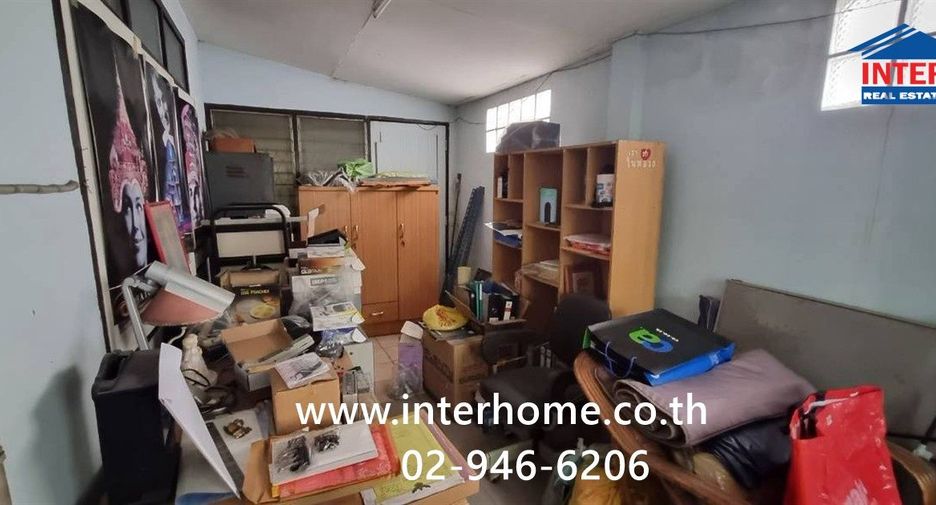 For sale 5 bedrooms house in Huai Khwang, Bangkok