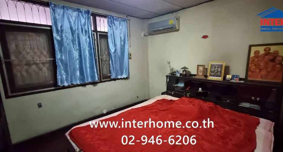 For sale 5 bedrooms house in Huai Khwang, Bangkok