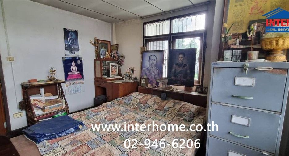 For sale 5 bedrooms house in Huai Khwang, Bangkok