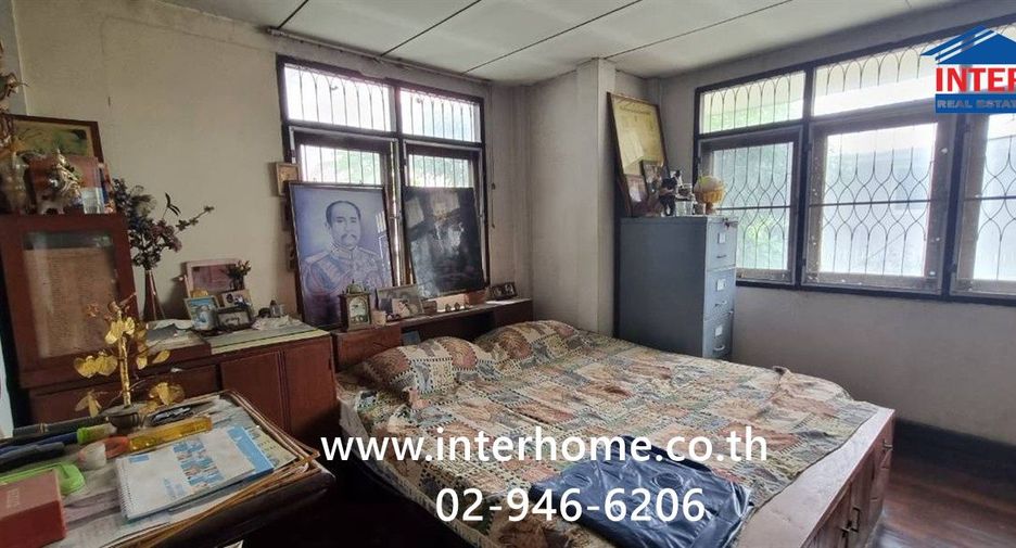 For sale 5 bedrooms house in Huai Khwang, Bangkok