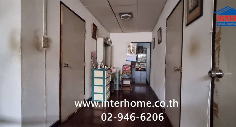 For sale 5 bedrooms house in Huai Khwang, Bangkok