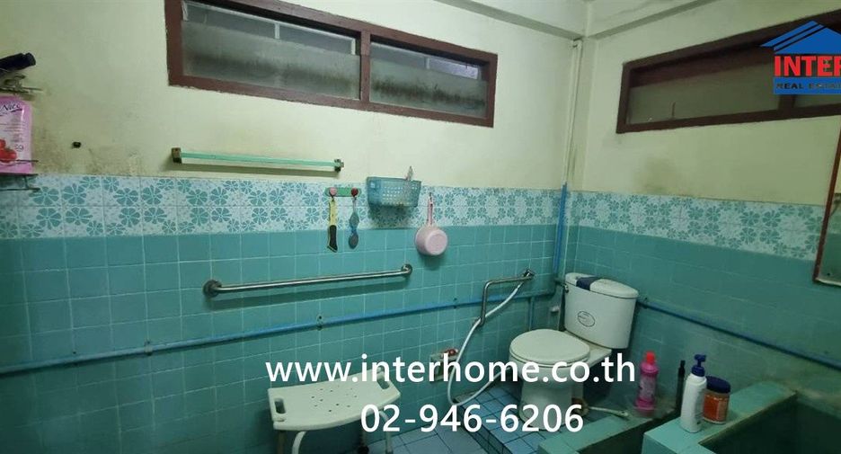 For sale 5 bedrooms house in Huai Khwang, Bangkok