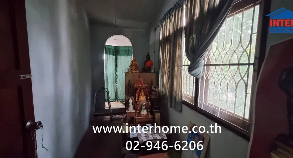 For sale 5 bedrooms house in Huai Khwang, Bangkok