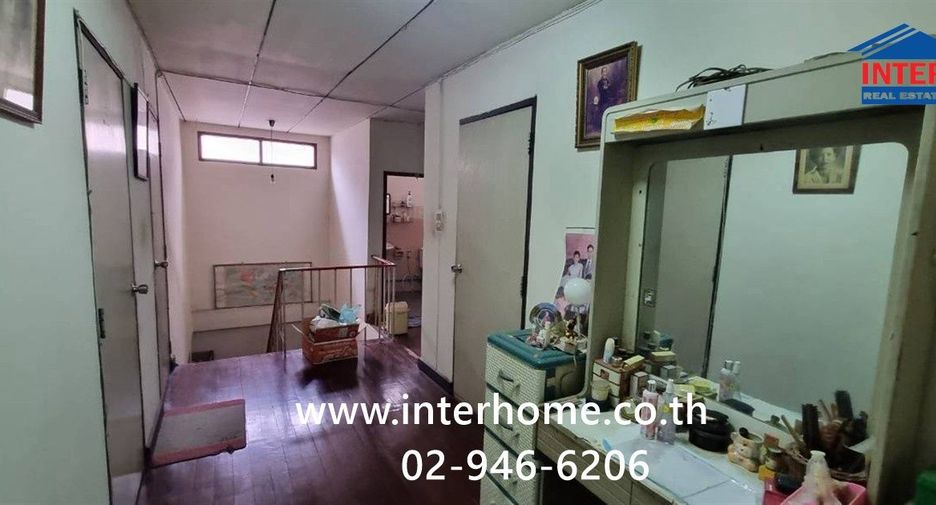 For sale 5 bedrooms house in Huai Khwang, Bangkok