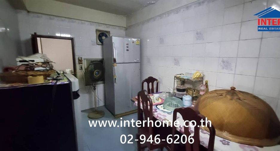 For sale 5 bedrooms house in Huai Khwang, Bangkok