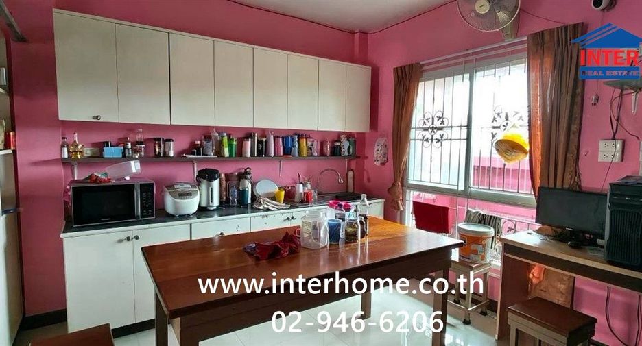 For sale 4 ベッドルーム townhouse in Nong Chok, Bangkok