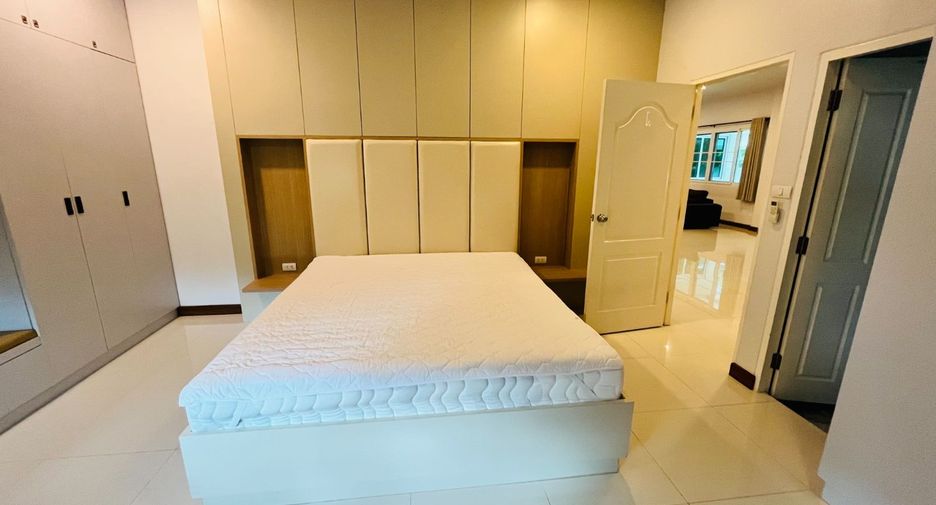 For rent 5 bedrooms house in Mueang Chiang Mai, Chiang Mai